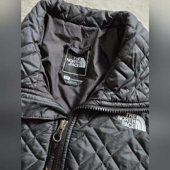 North Face Quilted Puffer Jacket - Picture 3 of 4